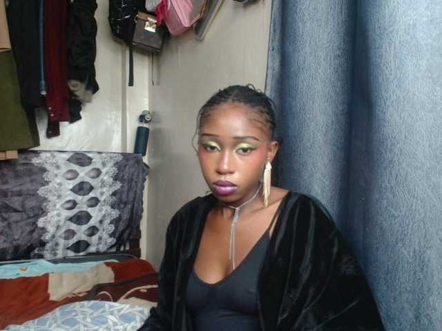 Boughie-birdy live cam on BongaCams
