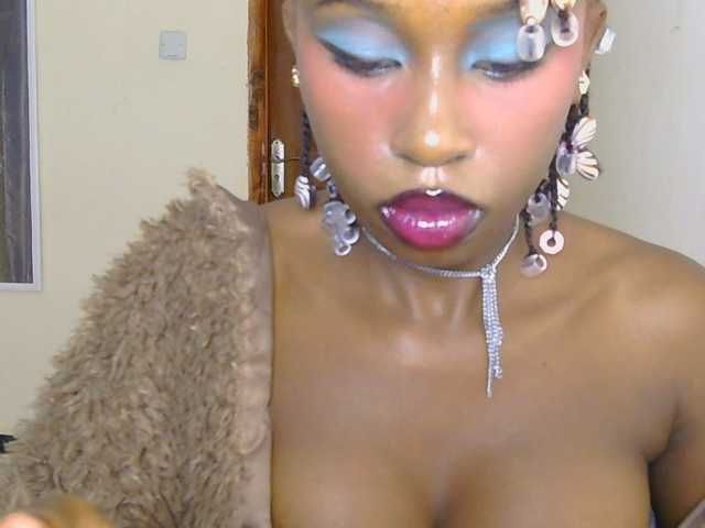 Boughie-birdy live cam on BongaCams