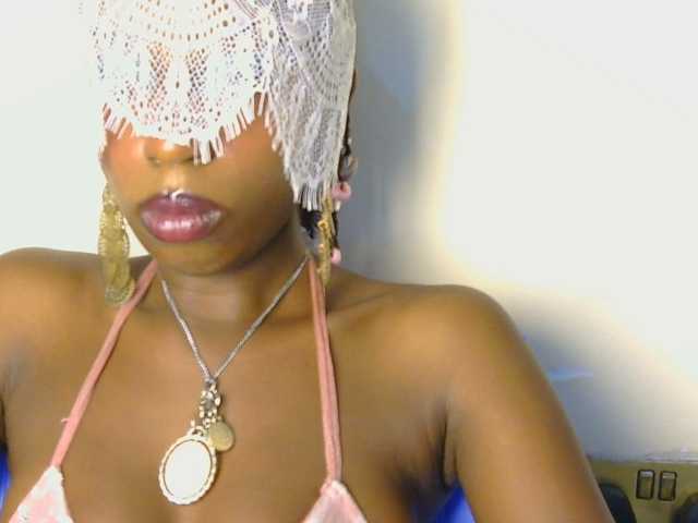 Boughie-birdy live cam on BongaCams