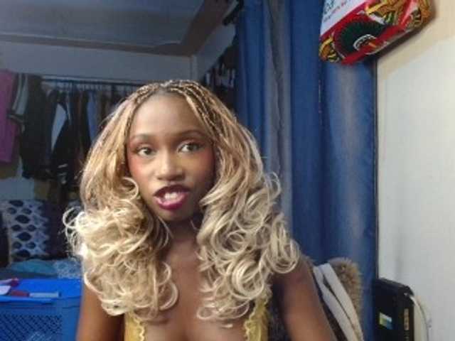 Boughie-birdy live cam on BongaCams
