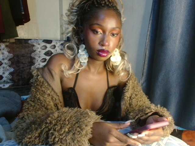 Boughie-birdy live webcam show