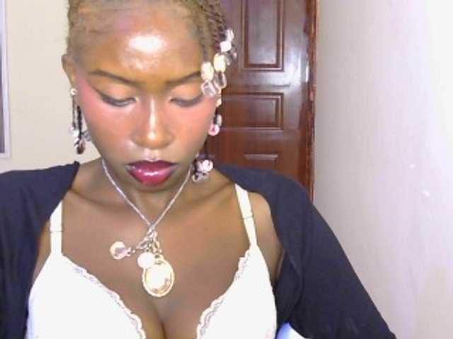 Boughie-birdy live cam on BongaCams