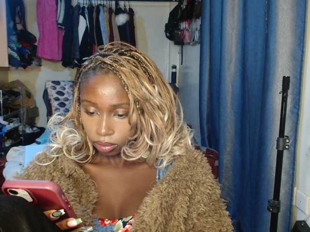Boughie-birdy live webcam show