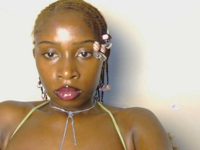 Boughie-birdy live cam on BongaCams