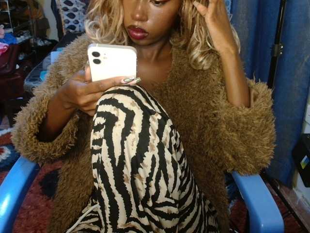 Boughie-birdy live webcam show