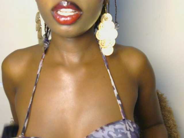Boughie-birdy live cam on BongaCams