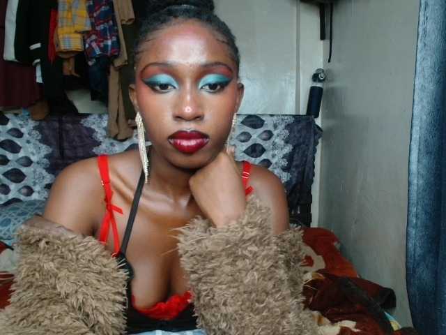 Boughie-birdy live cam on BongaCams
