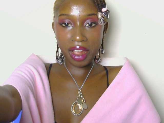 Boughie-birdy live cam on BongaCams