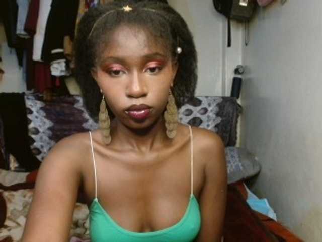 Boughie-birdy live cam on BongaCams
