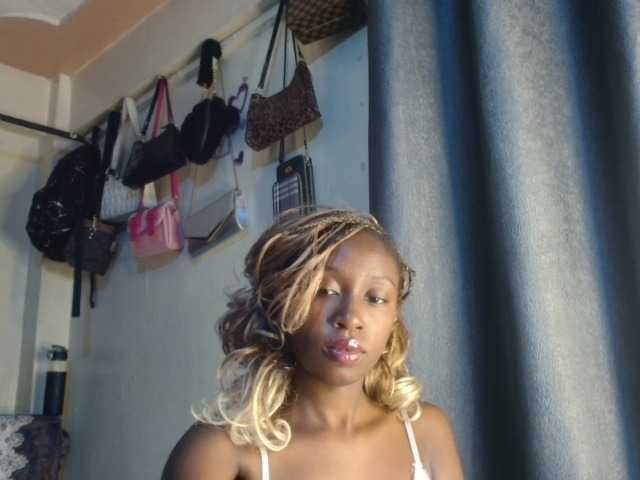 Boughie-birdy live cam on BongaCams