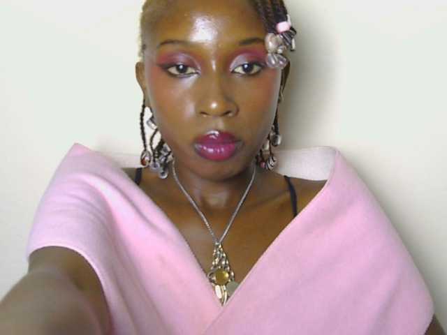 Boughie-birdy live cam on BongaCams