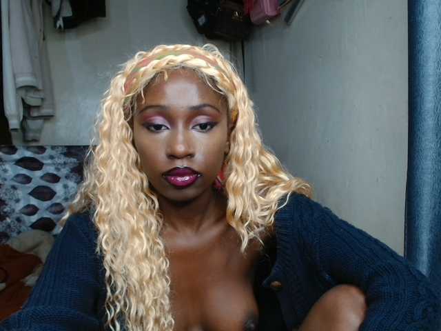 Boughie-birdy live cam on BongaCams
