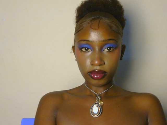Boughie-birdy live cam on BongaCams