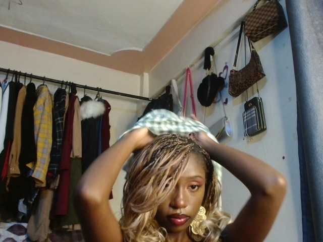 Boughie-birdy live webcam show