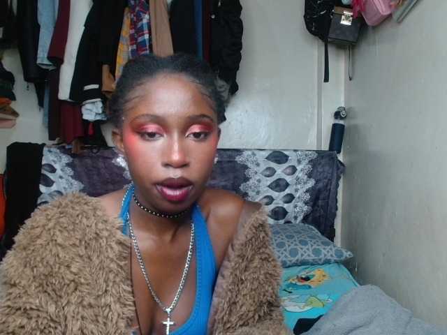 Boughie-birdy live cam on BongaCams