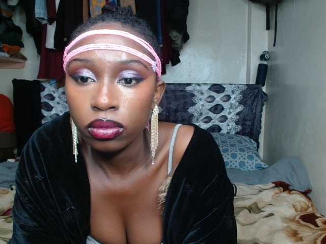 Boughie-birdy live cam on BongaCams