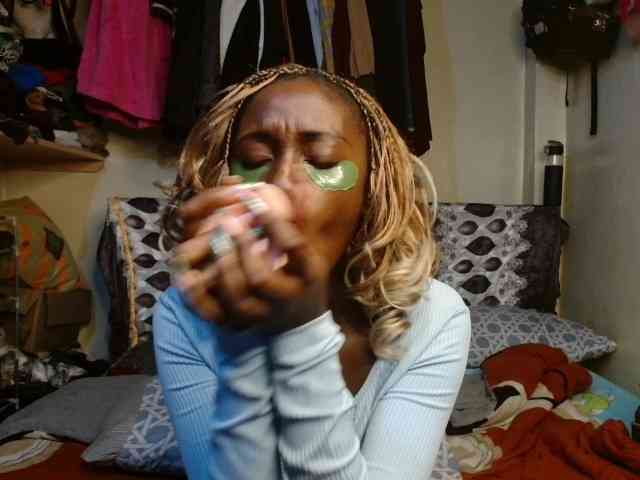 Boughie-birdy webcam