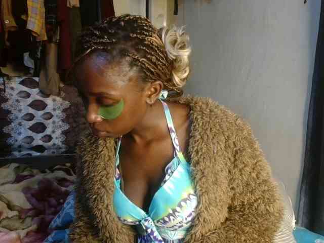 Boughie-birdy Live Webcam on BongaCams