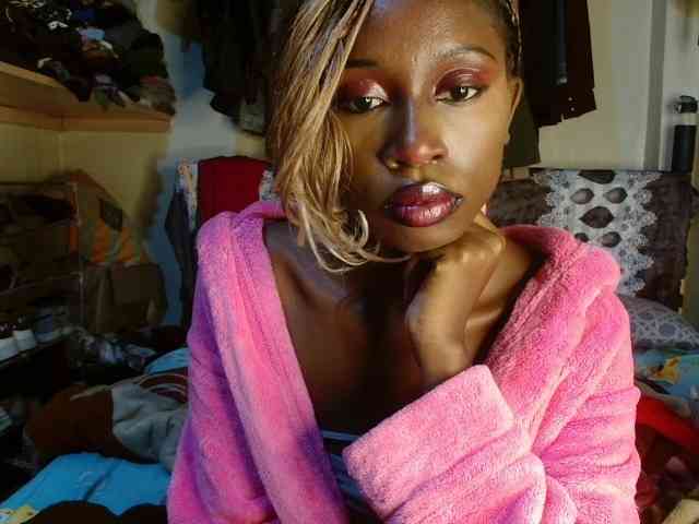 Boughie-birdy Live Webcam on BongaCams