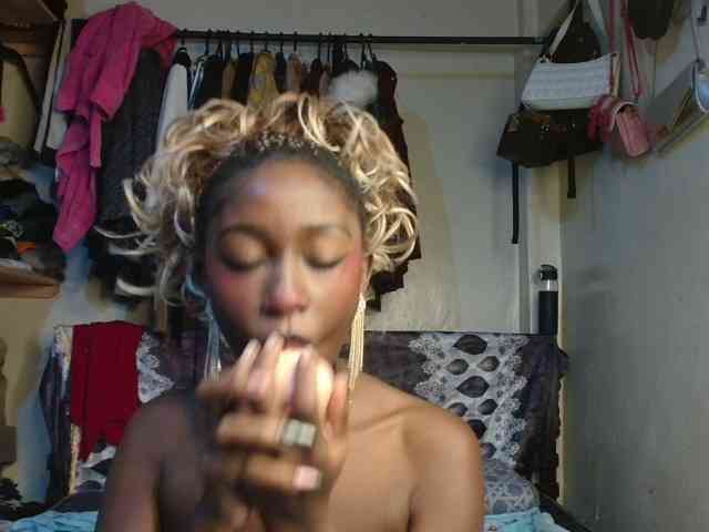Boughie-birdy webcam