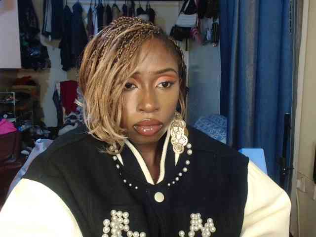 Boughie-birdy's cam show statistics and live stream