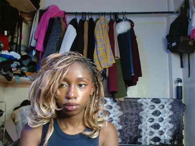 Boughie-birdy webcam