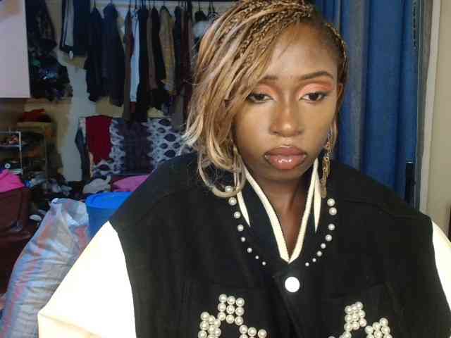Boughie-birdy Live Webcam on BongaCams