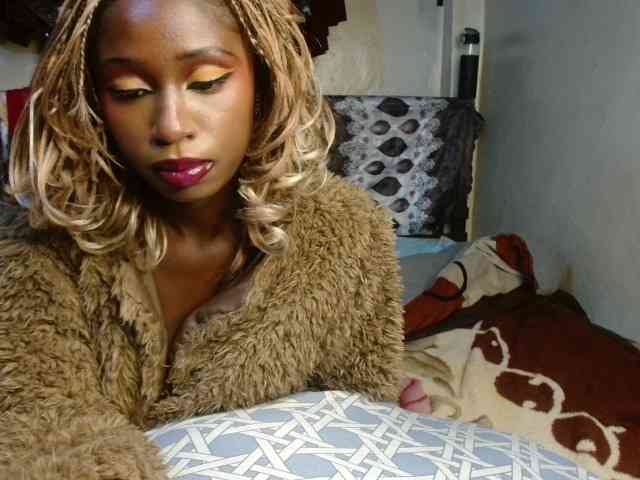 Boughie-birdy Live Webcam on BongaCams