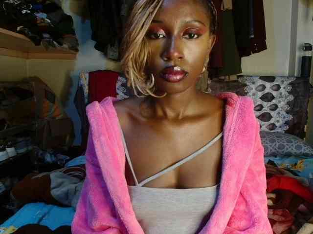 Boughie-birdy Live Webcam on BongaCams