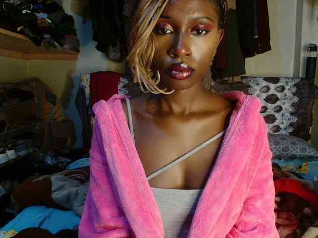 Boughie-birdy Live Webcam on BongaCams
