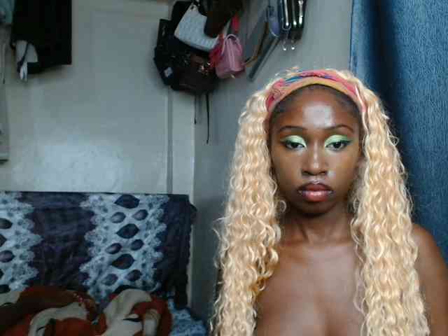 Boughie-birdy webcam
