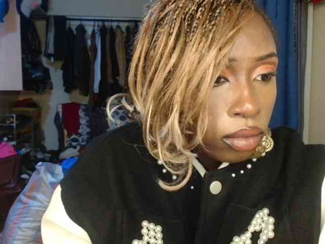 Boughie-birdy Live Webcam on BongaCams