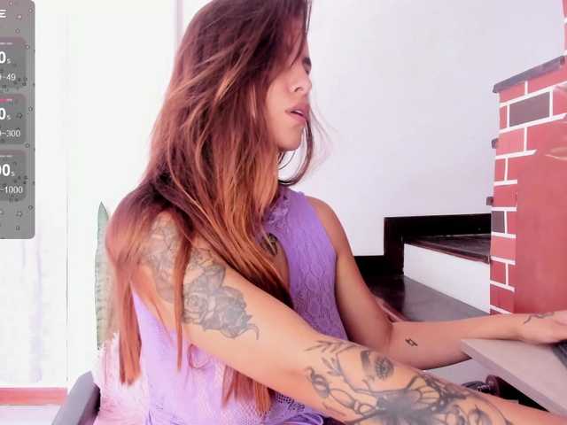 Miacrossing live webcam show