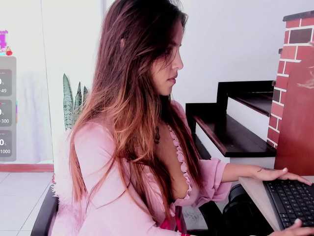 Miacrossing live webcam show