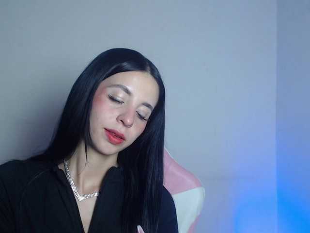 Val-ferrer1 live cam on BongaCams