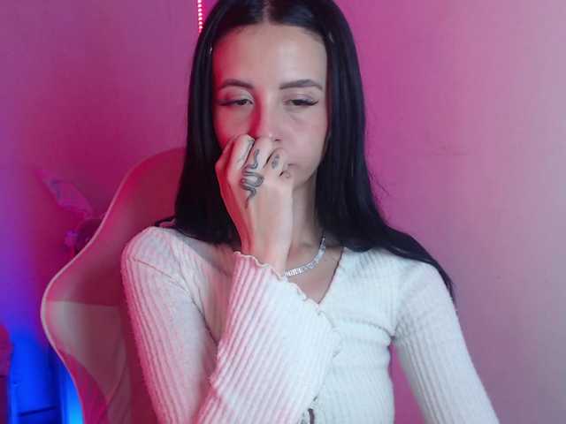 Val-ferrer1 live cam on BongaCams
