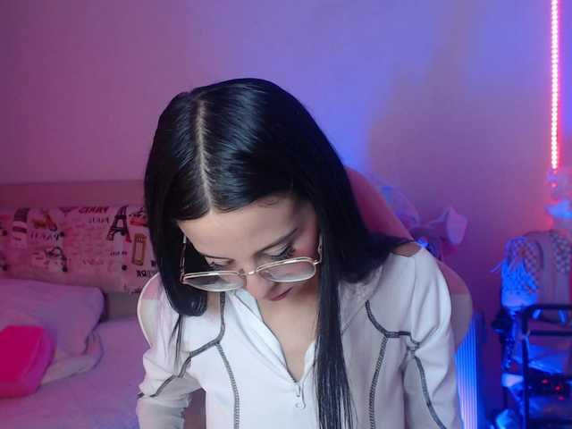Val-ferrer1 live cam on BongaCams