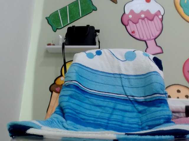 skinnykattylush19 live cam on BongaCams