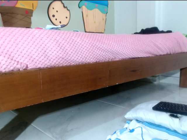 skinnykattylush19 live cam on BongaCams