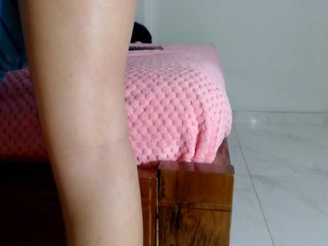 skinnykattylush19 live cam on BongaCams