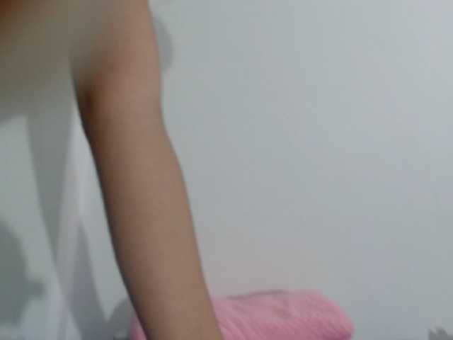 skinnykattylush19 live cam on BongaCams