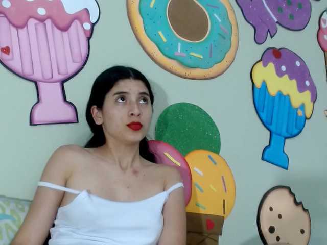 skinnykattylush19 live cam on BongaCams