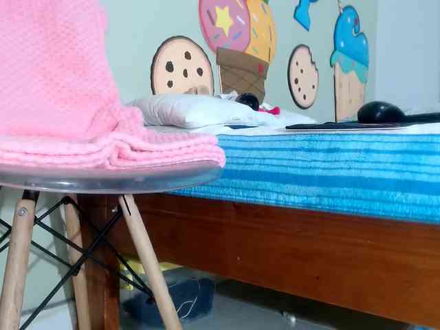 Modelo: skinnykattylush19