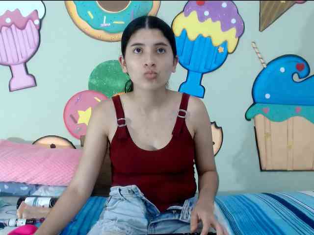 skinnykattylush19 — live female cam on BongaCams