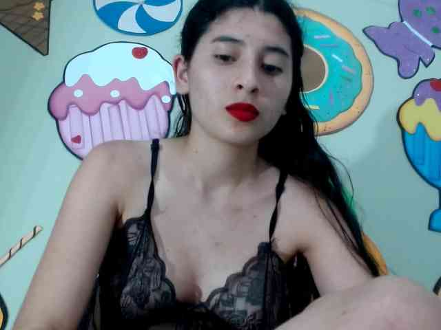 Modelo: skinnykattylush19