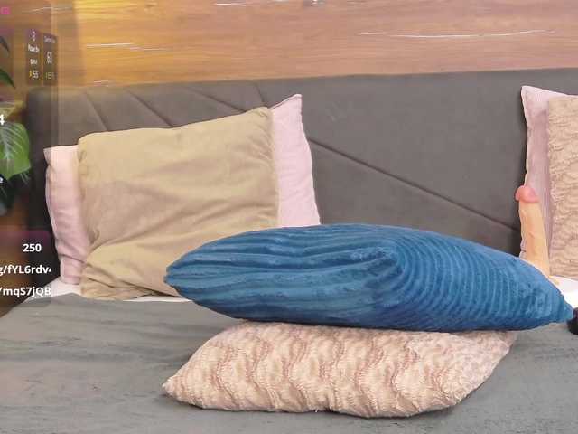 IrisSwift live webcam show