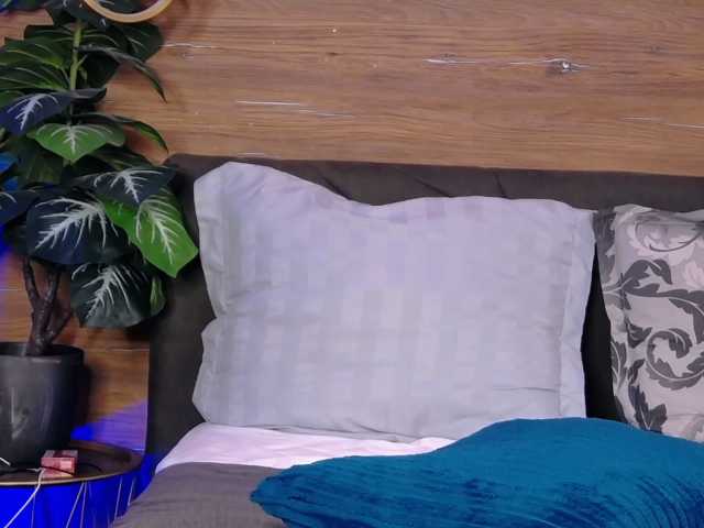 IrisSwift, live now on BongaCams
