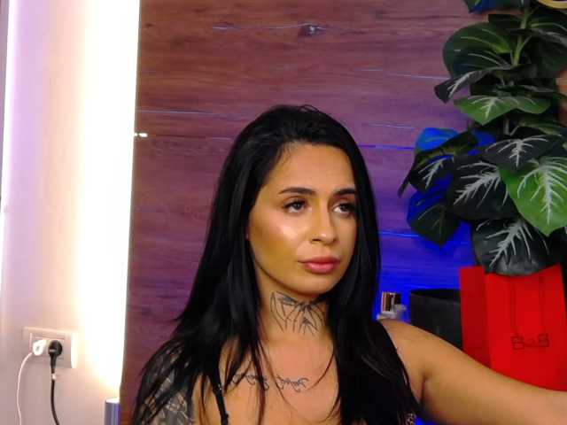 IrisSwift, en vivo ahora en BongaCams