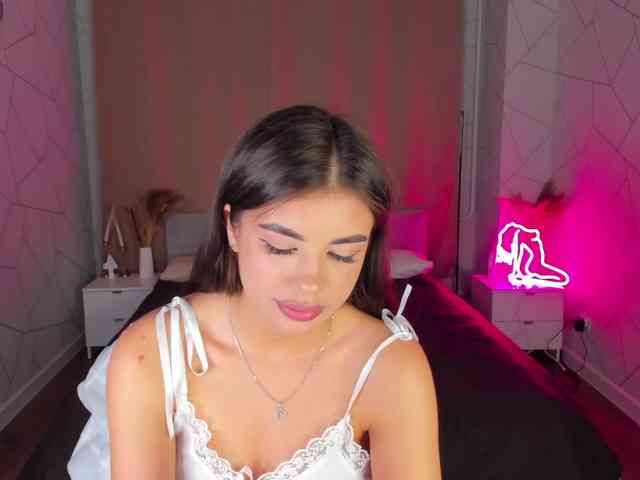 Alisha-blakee's cam show statistics and live stream