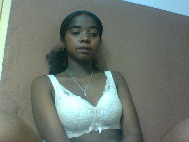 Luciah1 live webcam show